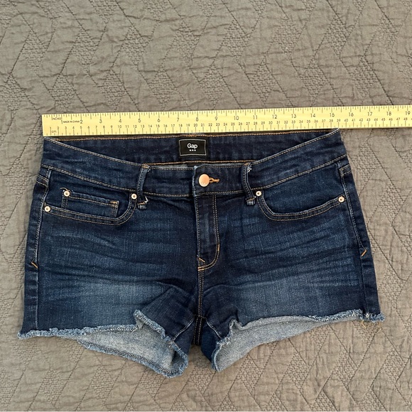 Gap denim jean shorts with frayed edges - Picture 3 of 8